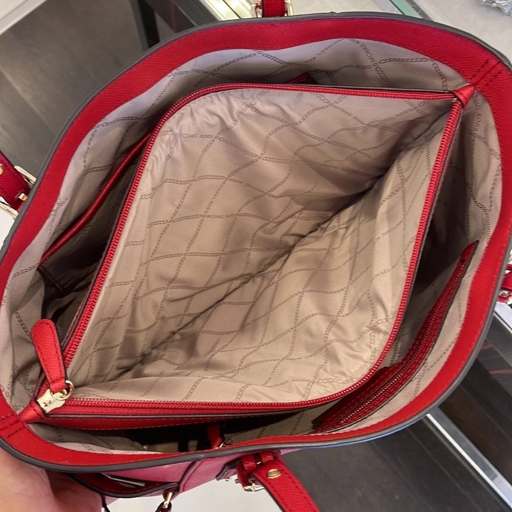 Michael Kors Voyager Saffiano Leather Tote Bag Style# 30H1GV6T4T NWT Crimson